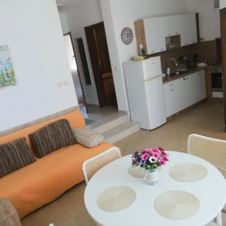 Apartment Elinor Budjaka