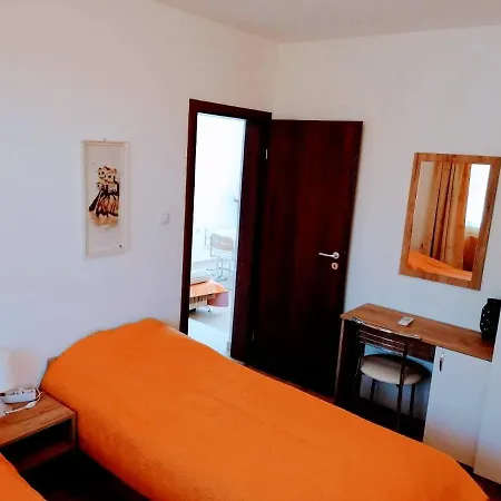 Apartment Elinor Budjaka *