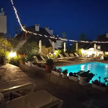 Elinor Budjaka Apartamento *