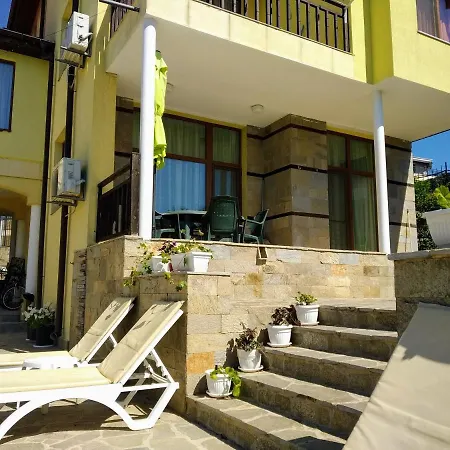 Apartment Elinor Budjaka *