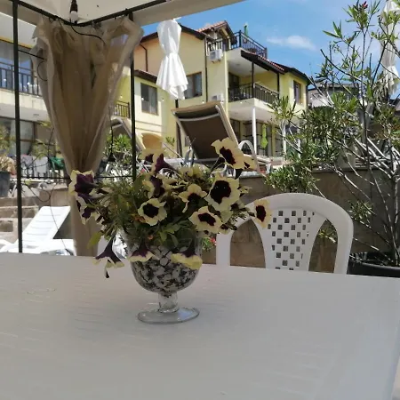 公寓 Elinor Budjaka