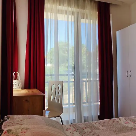 Elinor Budjaka Apartament