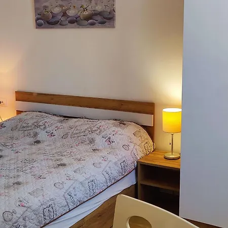 Elinor Budjaka Apartament