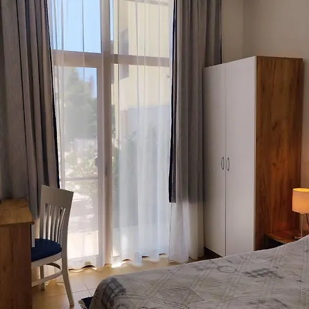 Elinor Budjaka Apartament