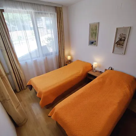 Elinor Budjaka Apartament