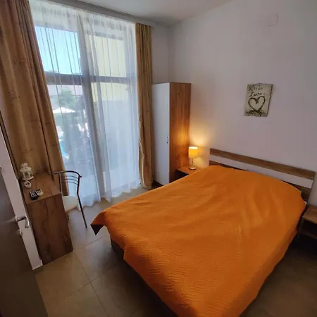 Elinor Budjaka Apartament