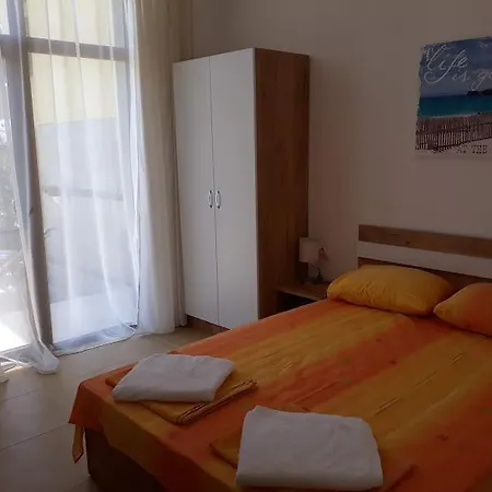 Elinor Budjaka * 索佐波尔